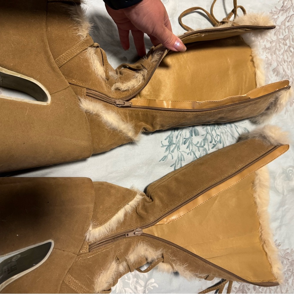 Demonia Tan Fur-Lined Platform Boots 8 - Picture 5 of 5